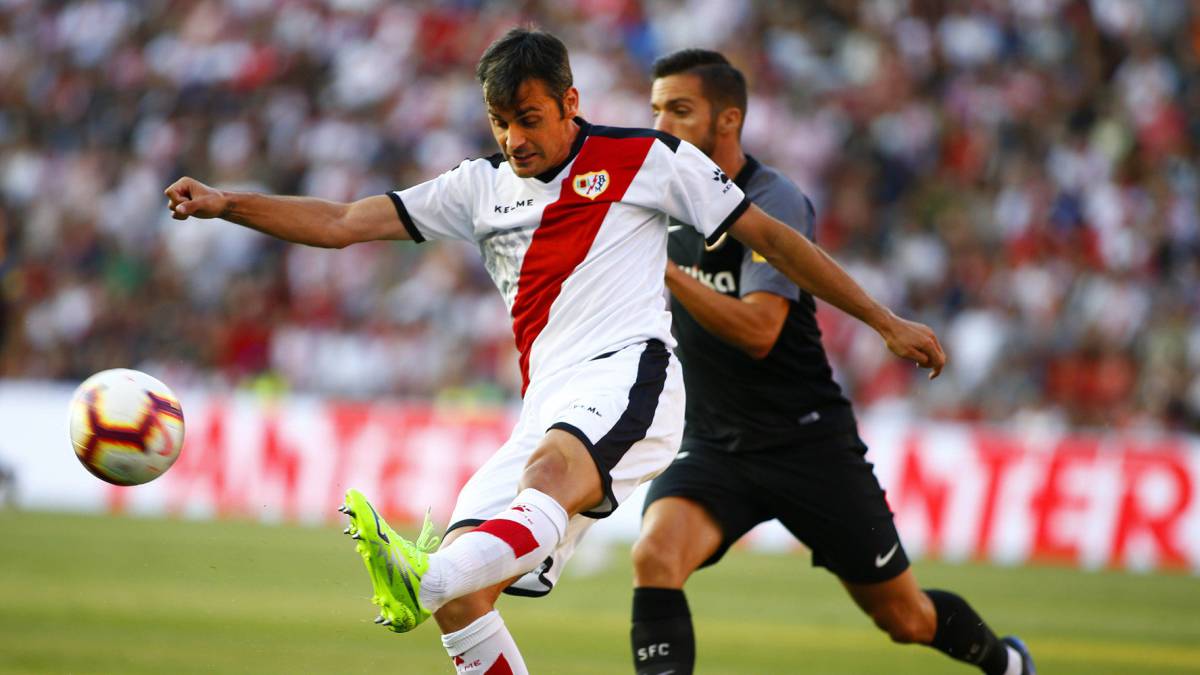 Dorado ultima su adiós al Rayo Vallecano.