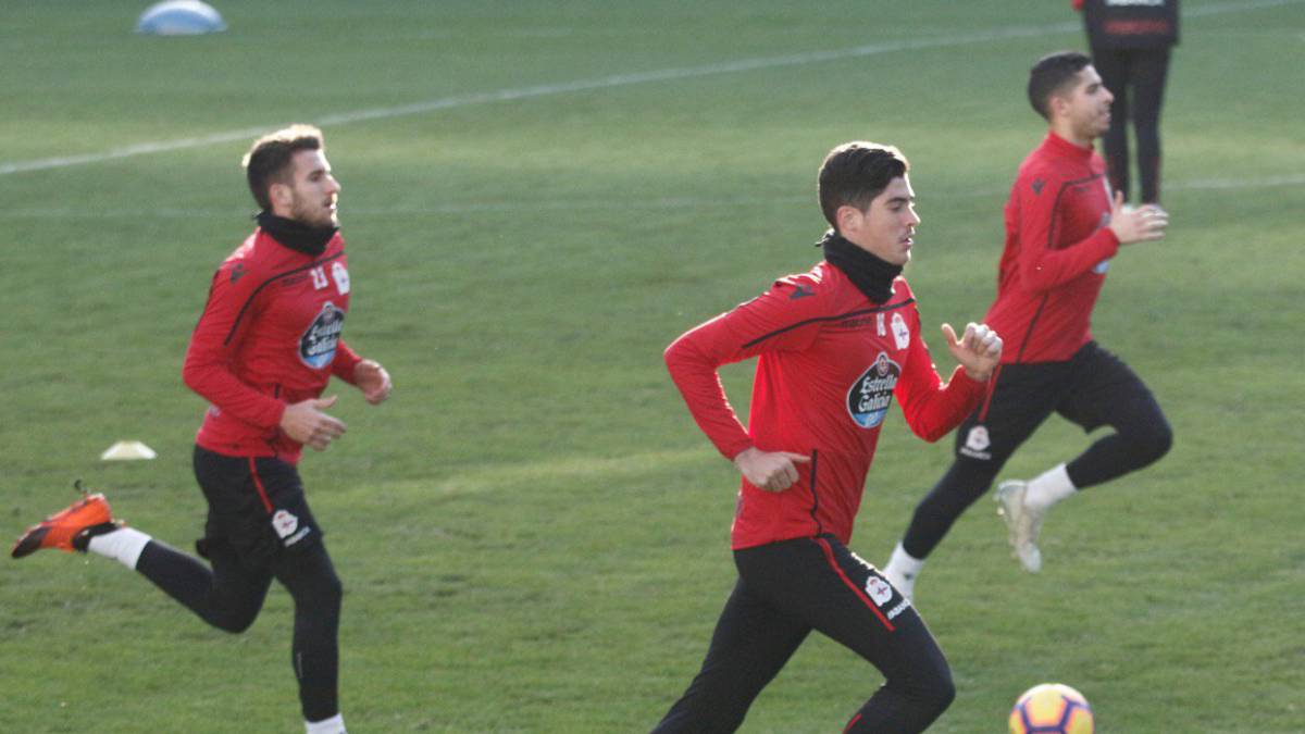 Carlos Fernández en un entrenamiento con el Deportivo