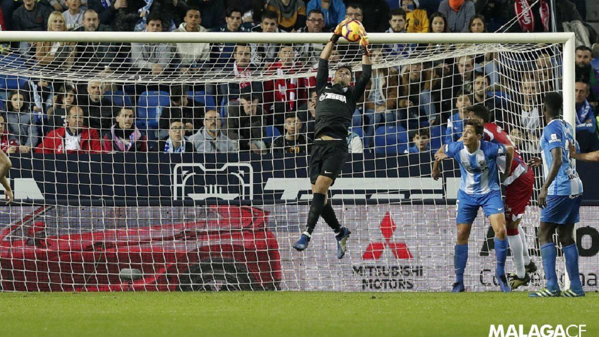 Al Málaga se le atraganta el primer partido del año