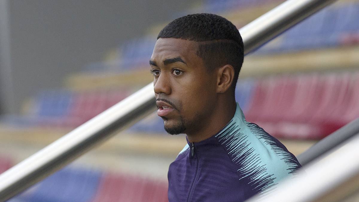Guangzhou have placed a 50 million euro bid for Malcom