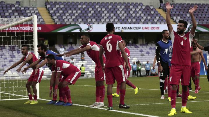 Jordania sorprende al campeón