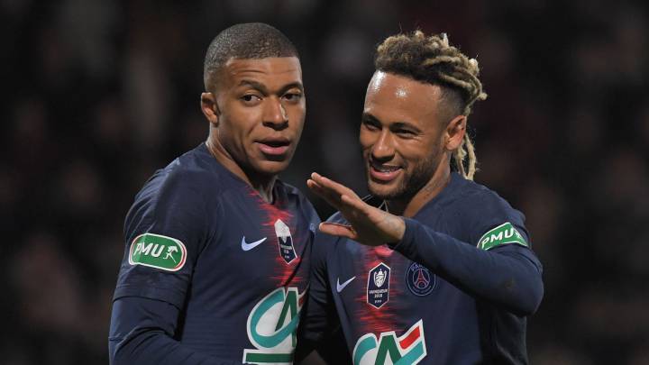 Neymar y Mbappé celebran un gol en el partido de Copa ante el Pontivy.