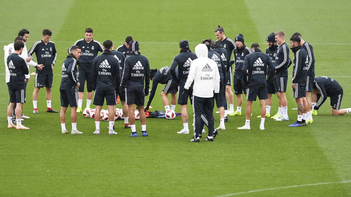 Real Madrid players hold crisis talks after Real Sociedad defeat