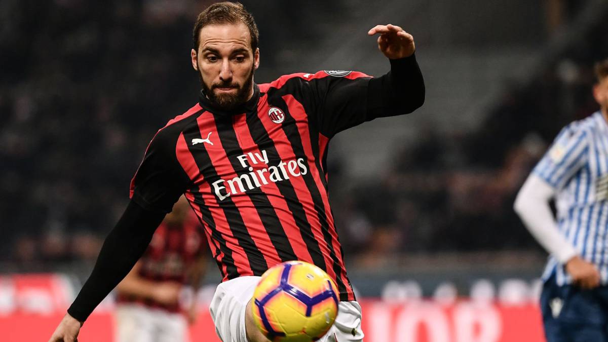 Leonardo avisa a Higuaín: "Trabaje, no piense en el mercado"