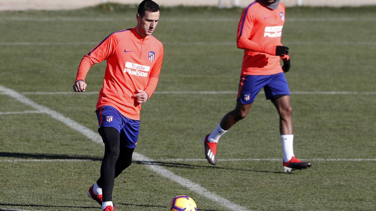 Kalinic, Bidone de Oro 2018, con Lemar en un entrenamiento del Atlético de Madrid.