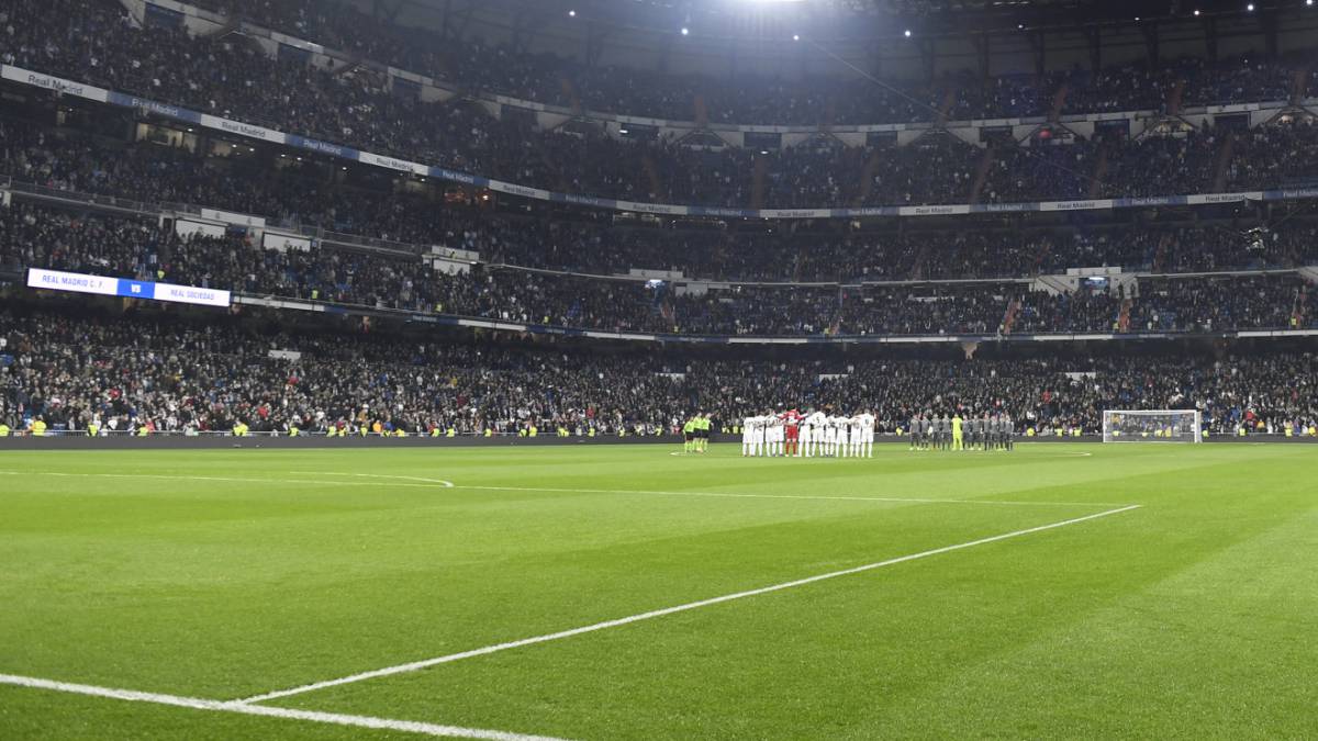 Ultras Sur reaparece en el Bernabéu: "¡Florentino, dimisión!".