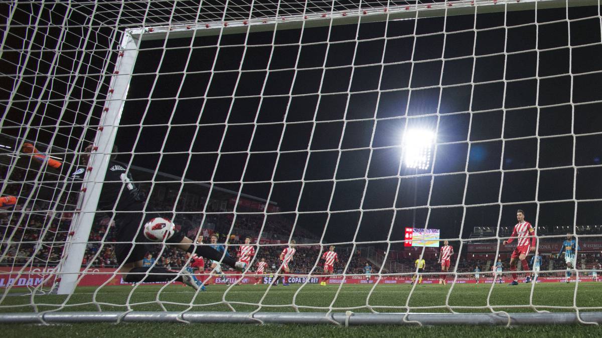La pelota entra tras tocar en Iraizoz, pero Hernández Hernández le otorgó el gol a Griezmann.