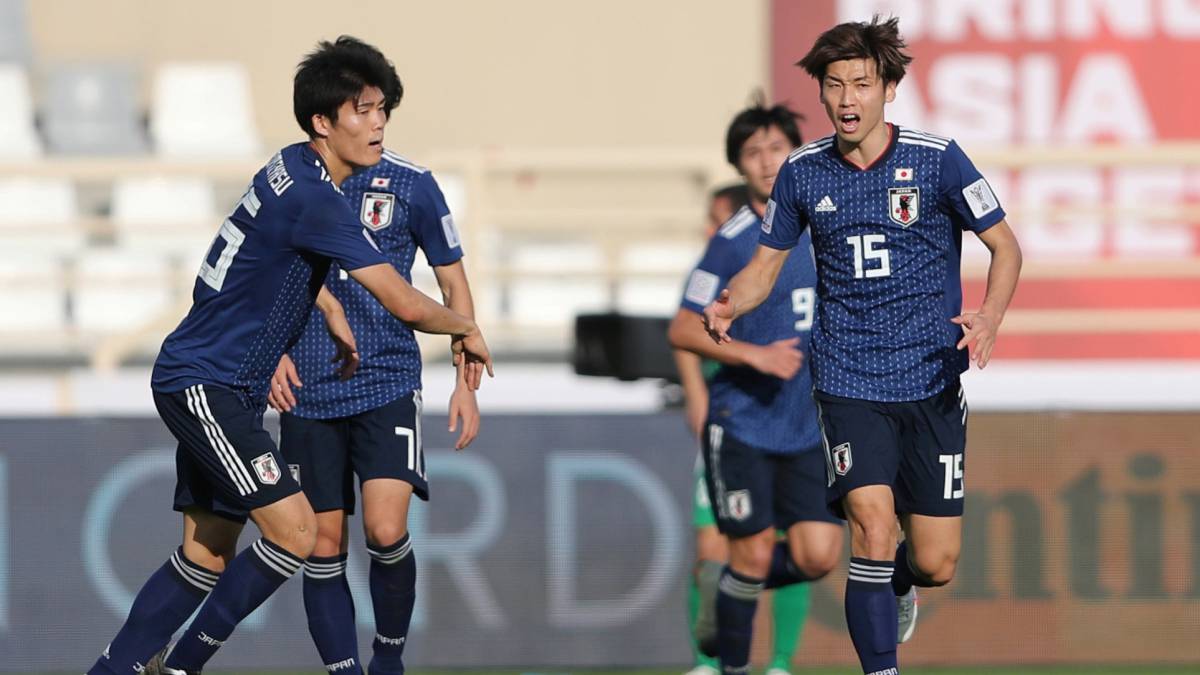 Yuya Osako celebra uno de sus dos goles ante Turkmenistán.