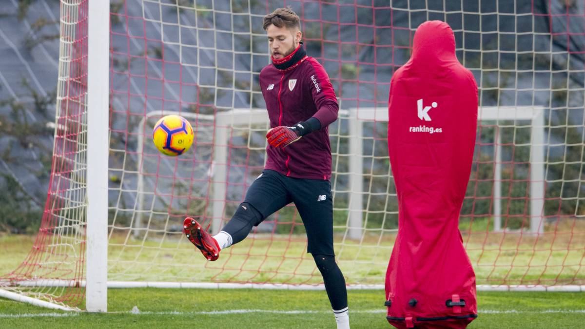 La esperada llegada de Remiro al Huesca toma forma