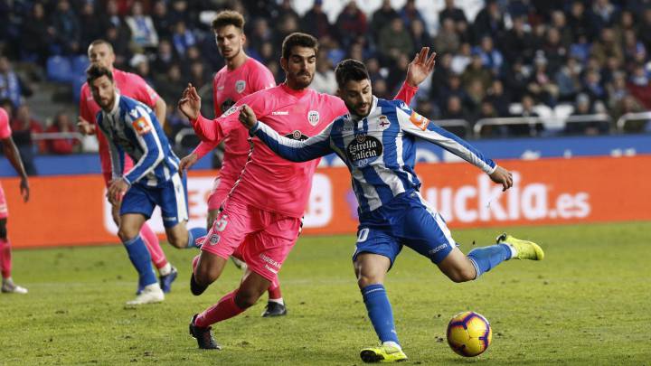Carles Gil remató al palo en el Deportivo - Lugo