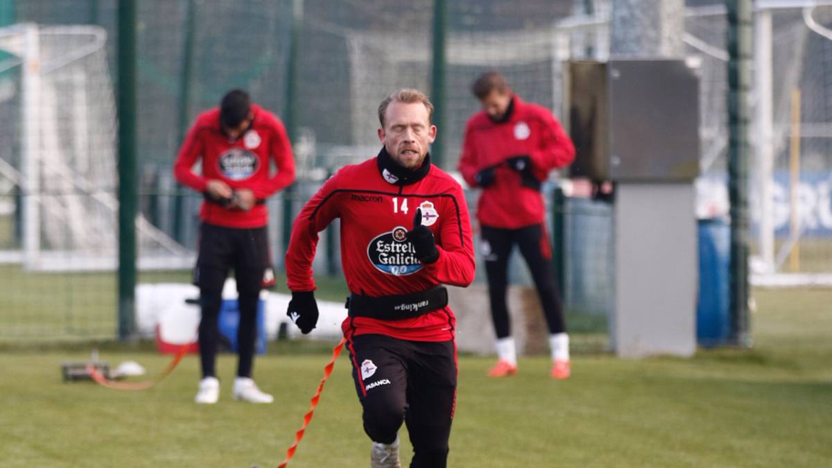 Krohn-Dehli en un entrenamiento con el Deportivo