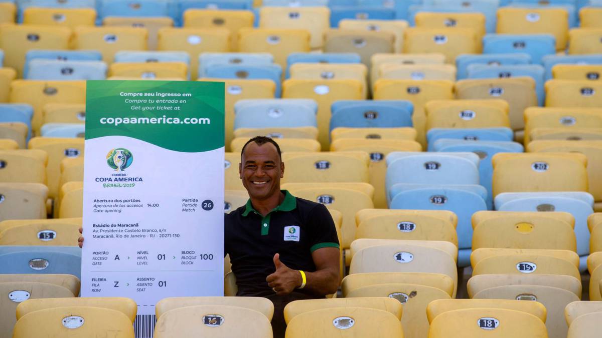 Cafú: "Es prematuro e injusto pensar en la salida de Tite"