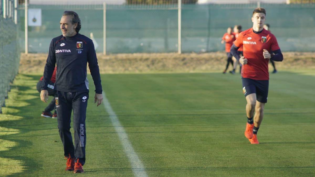 Prandelli y Piatek, durante un entrenamiento en Pinatar Arena.