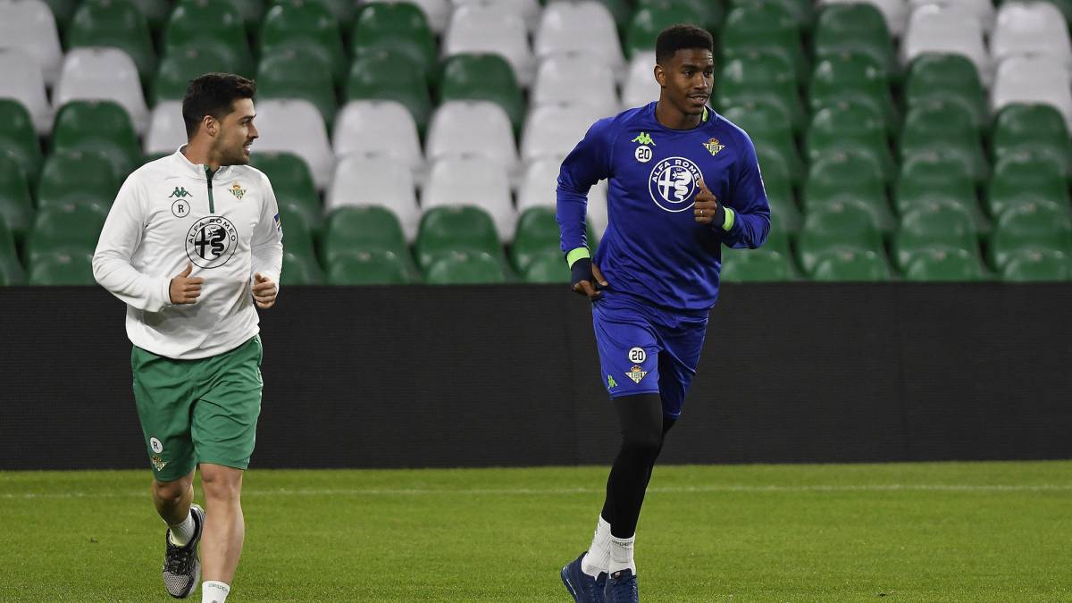 El lateral del Betis Júnior Firpo quiere estar ante el Real Madrid y apura plazos de recuperación de su lesión muscular. Ya se entrena con el resto del grupo de jugadores.