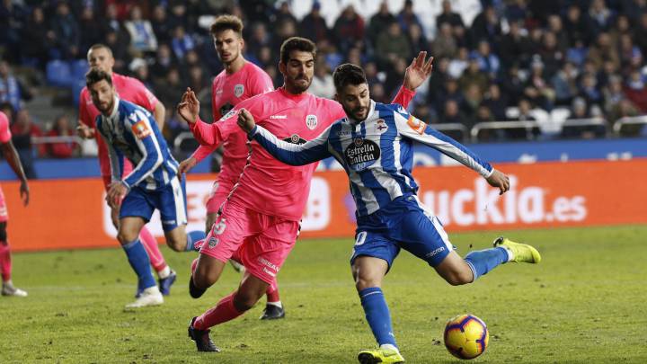 Carles Gil remató al palo en el Deportivo - Lugo