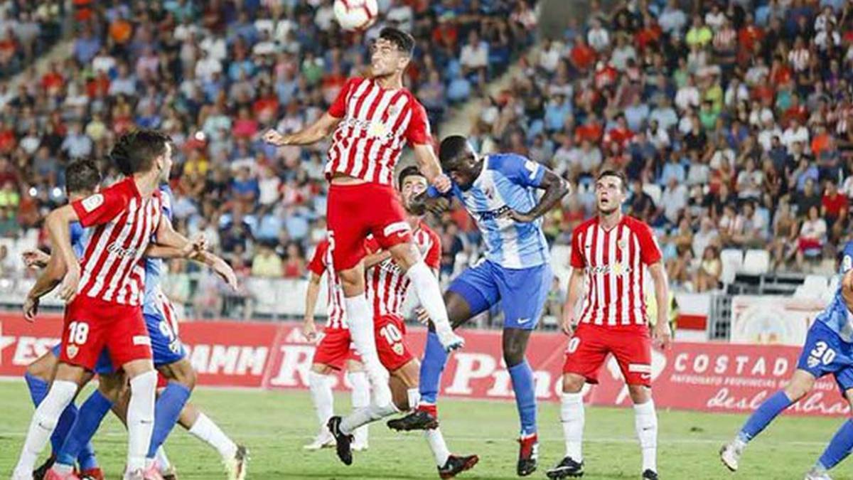 Juan Ibiza durante un partido UD Almería.