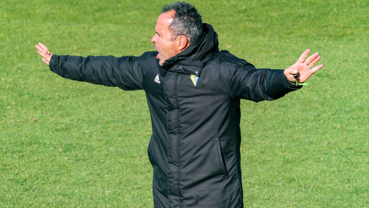 Fecha, horario, cómo ver en directo en televisión y cómo seguir online el Cádiz-Granada de la jornada 21 de LaLiga 1,2,3 que se jugará en Carranza.