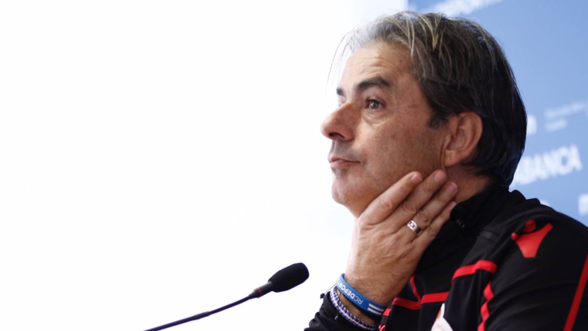 Natxo González en la sala de prensa de Abegondo