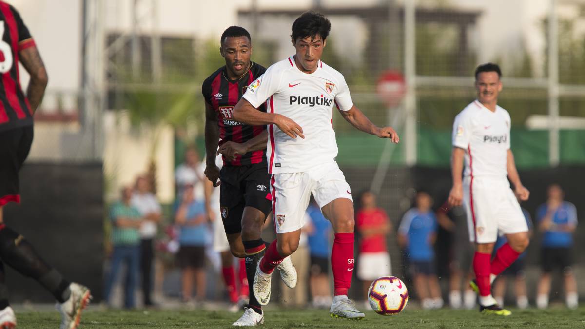 El Sevilla hace oficial que traspasa al centrocampista canterano Borja Lasso al Tenerife, que jugará allí hasta 2021. Se reserva un derecho de tanteo.
