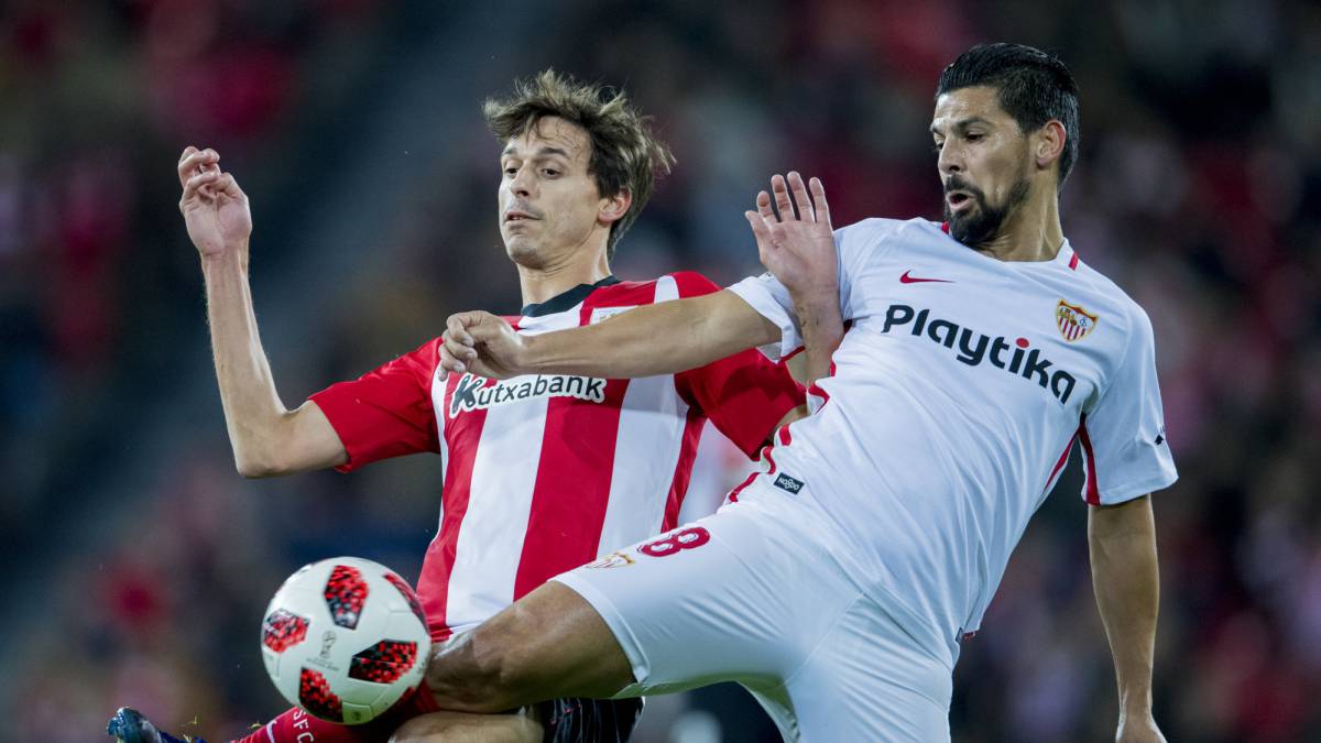 El atacante del Sevilla Nolito se rompió el peroné y no jugará más esta temporada. Munir El Haddadi viajó de urgencia a Bilbao para completar la lista.