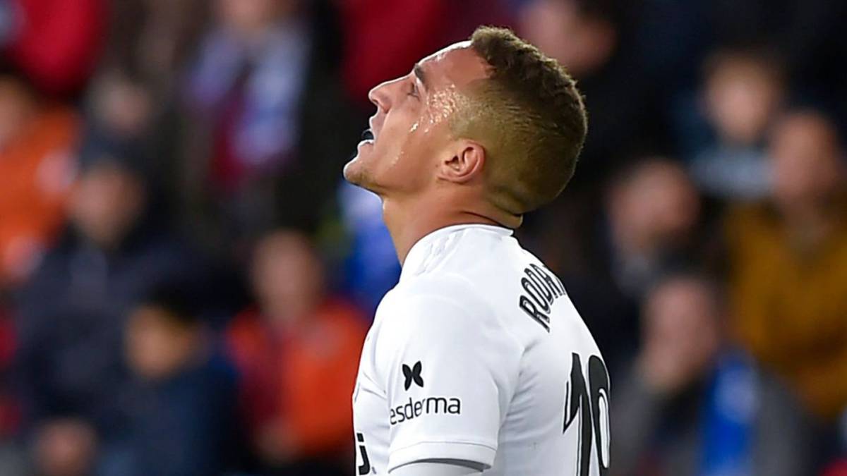 Valencia: Rodrigo begs forgiveness for penalty miss
