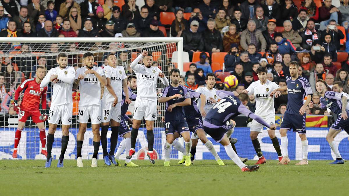 Gol de Rubén Alcaraz de falta ante el Valencia
