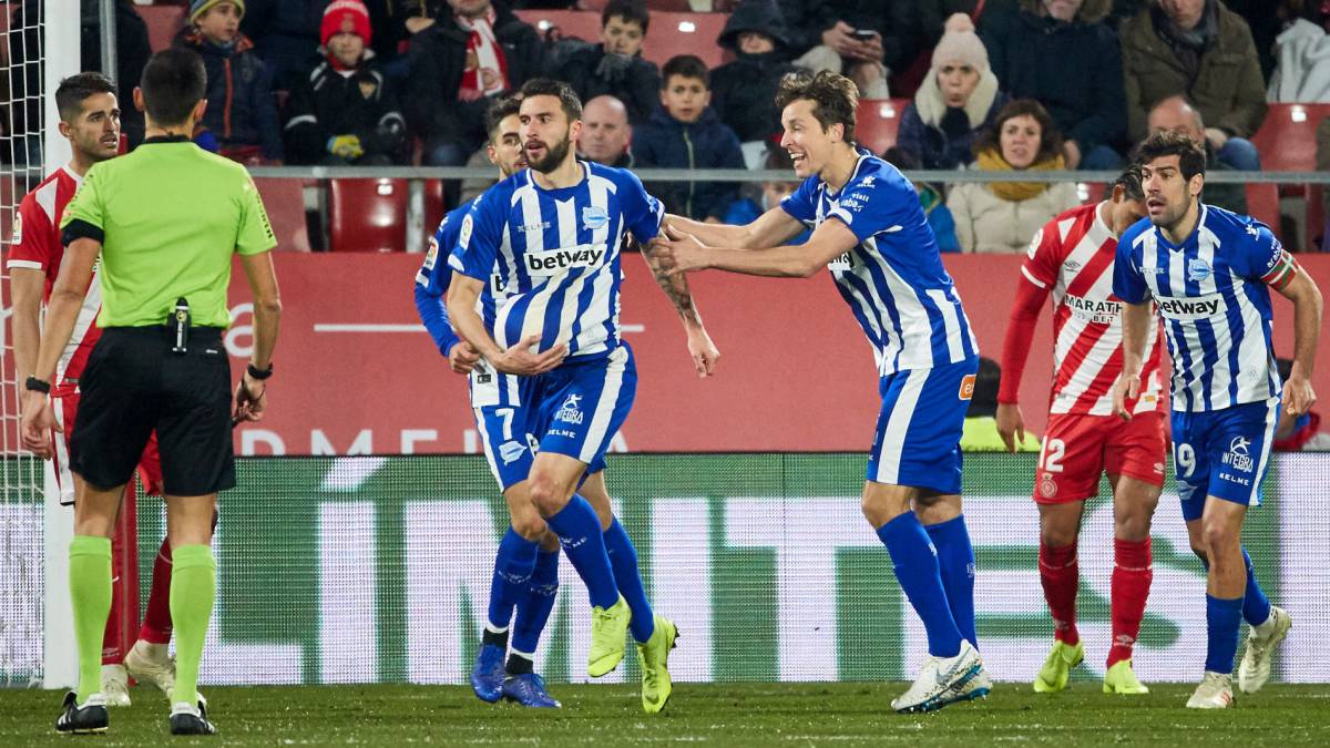 Borja Bastón celebra un gol