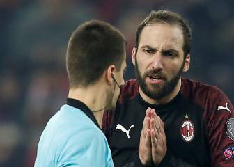 Higuaín key to striker dominoes with Morata, Piatek