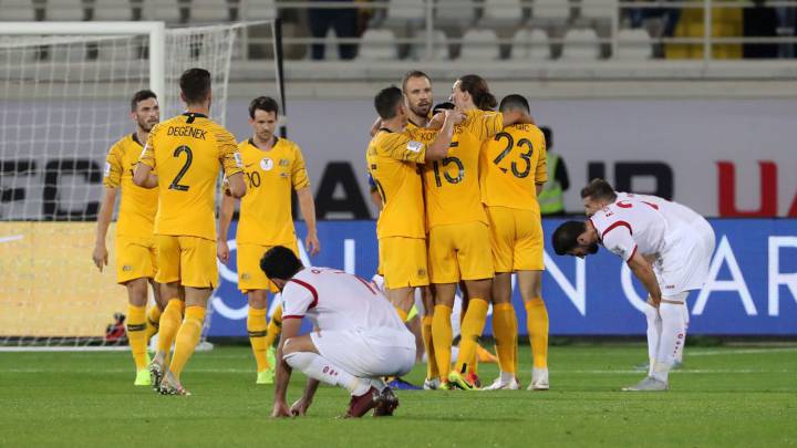 Los jugadores de Australia celebran un gol