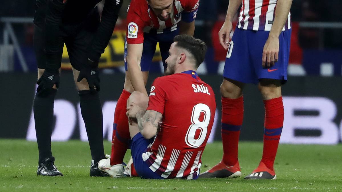 Saúl se marchó lesionado.