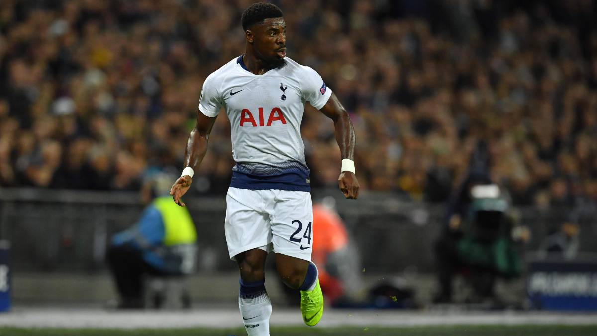 El lateral derecho marfileño del Tottenham, Seger Aurier, durante un partido.