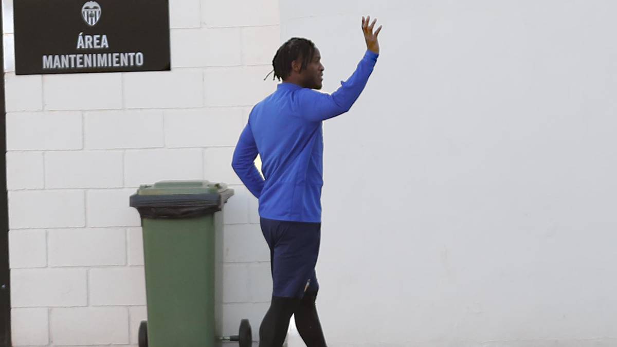 La salida de Batshuayi al Mónaco está "bloqueada" por el Chelsea
