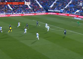Isco, solo delante del portero para dar un golpe en la mesa y su lentitud lo condenó...