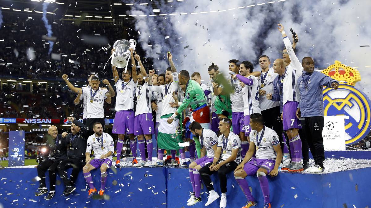 Los jugadores del Real Madrid celebran la conquista de la duodécima Copa de Europa ganada en 2017 contra la Juventus en Cardiff (Gales).