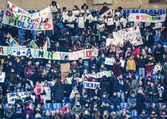 Niños en la grada clausurada por racismo en San Siro