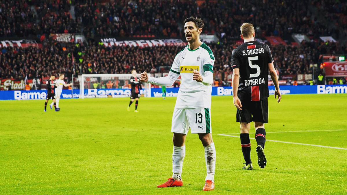 El Gladbach derrota al Leverkusen y mantiene el tercer lugar