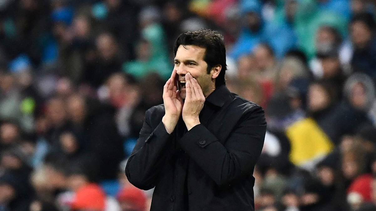 Solari, durante el Real Madrid - Sevilla.