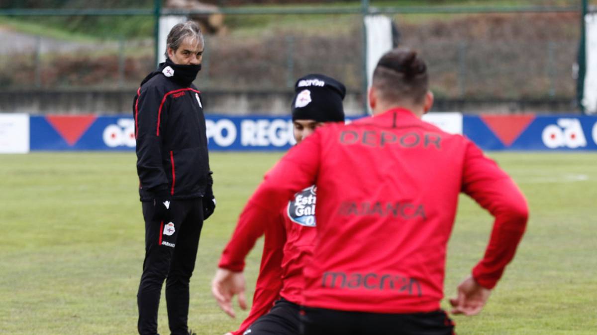 Natxo González en un entrenamiento del Deportivo