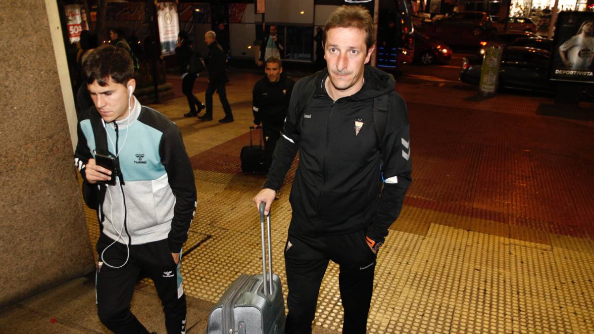 Llegada del Albacete a La Coruña con Ramis.