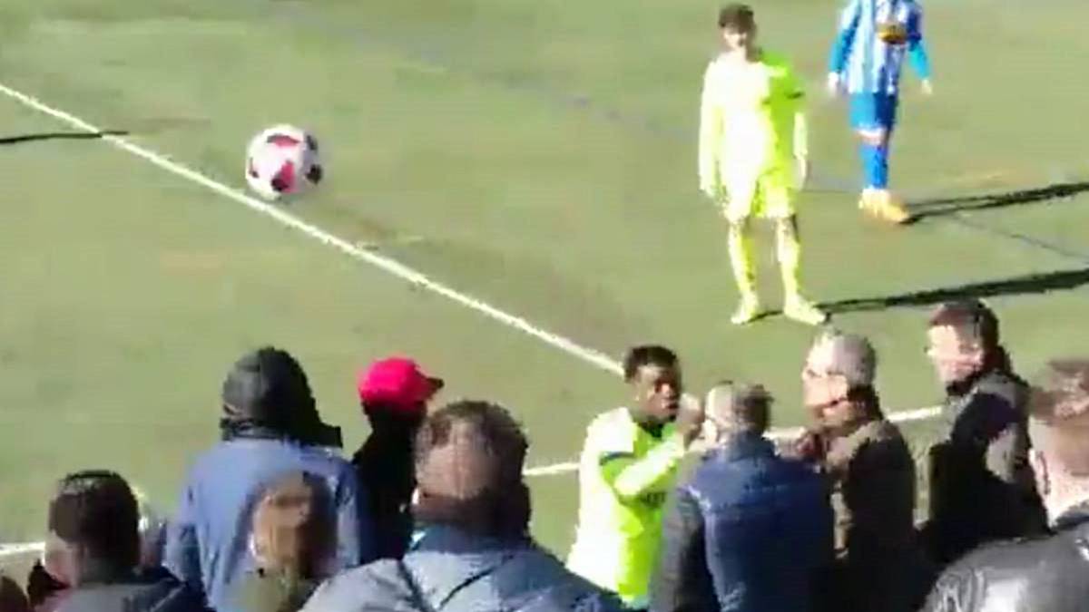 Barça B's Wague apologises to fan but condemns "racist insults and songs"