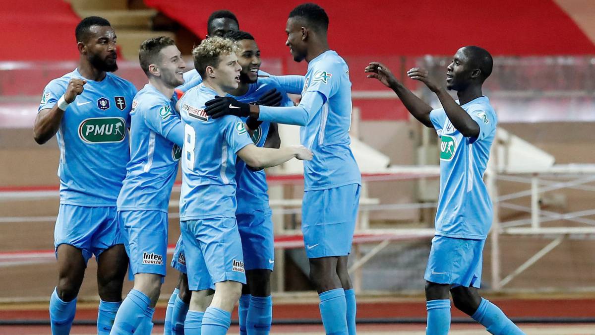 Los jugadores del Metz celebran un gol