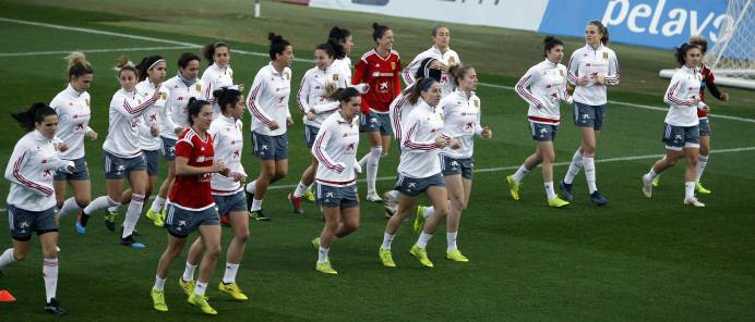La Selección, durante el entrenamiento de ayer en Alicante.