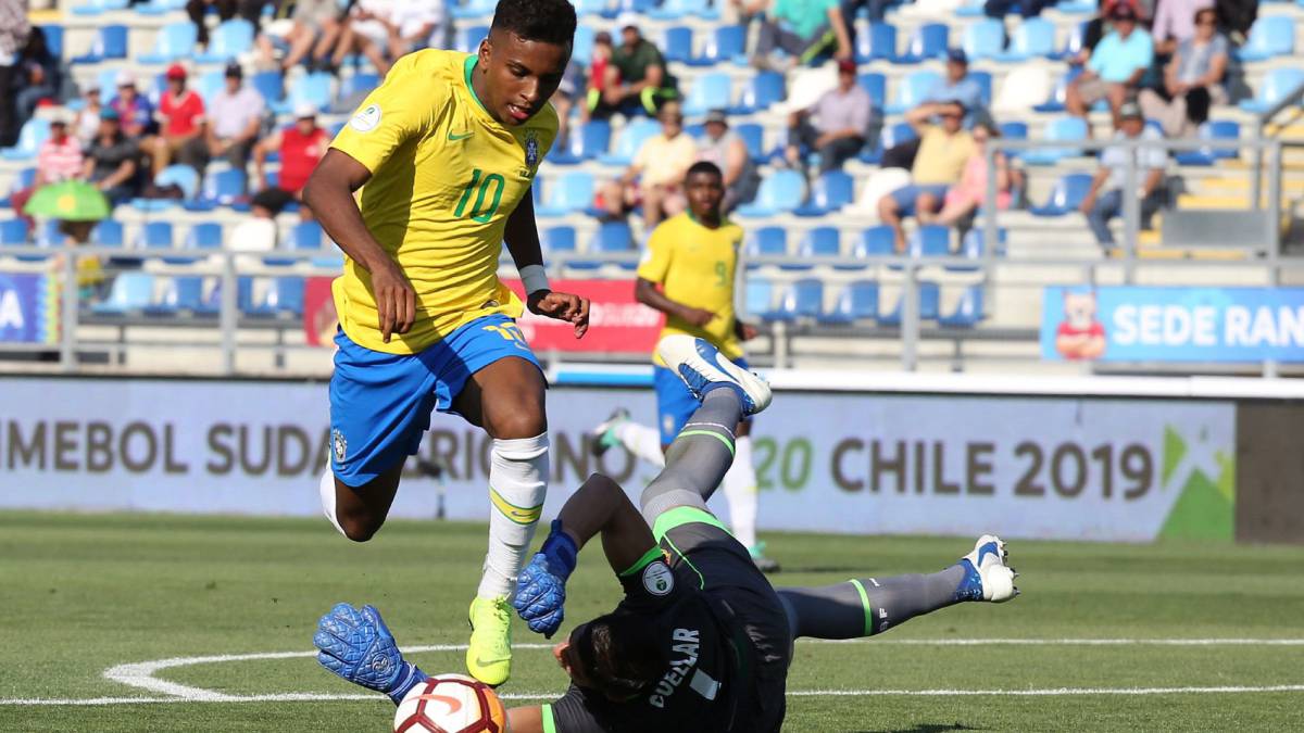 Un penalti a Rodrygo le da
a Brasil el pase al Hexagonal