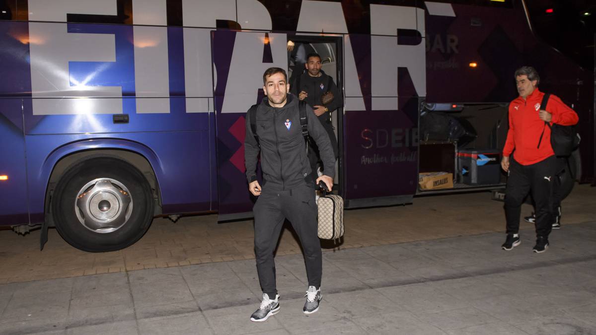 Rubén Peña, a su llegada al hotel de concentración del Eibar en la capital de España.
