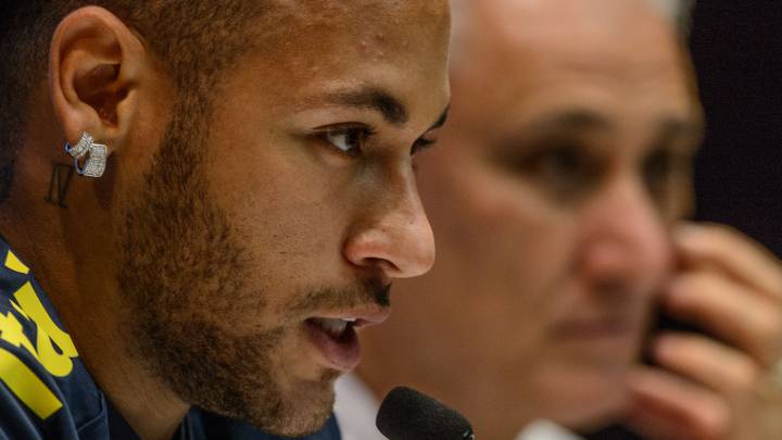 Neymar y Tite, durante una rueda de prensa de la selección brasileña.