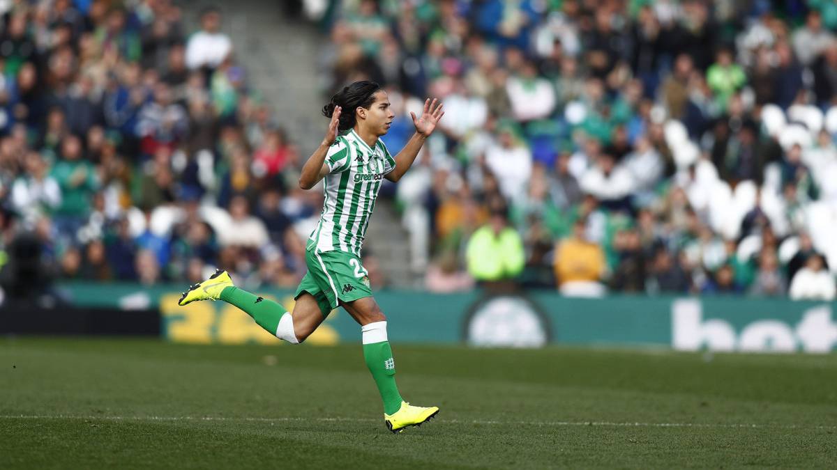 El centrocampista mexicano del Betis Diego Lainez habló de lo que le ayuda su compatriota Andrés Guardado y de su primera titularidad ante el Athletic.