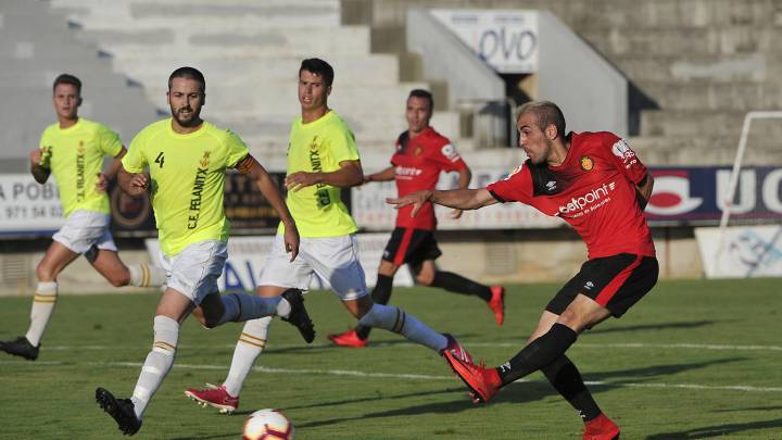 El delantero Carlos Castro llega a Elche para concretar su cesión
