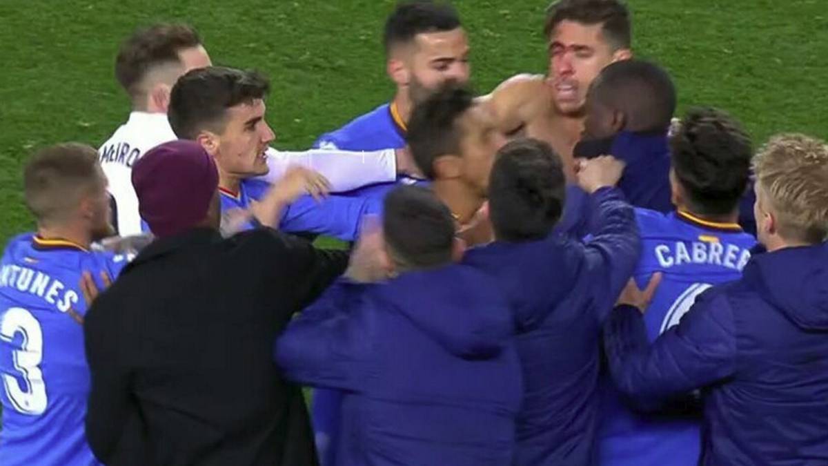 Tángana tremenda: Cabrera y Diakhaby, expulsados; Suarez y Mata también serán sancionados