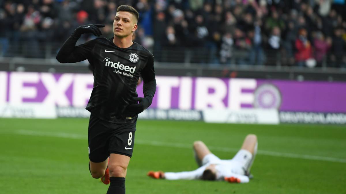 Jovic: de dormir en un coche
a objetivo del Real Madrid