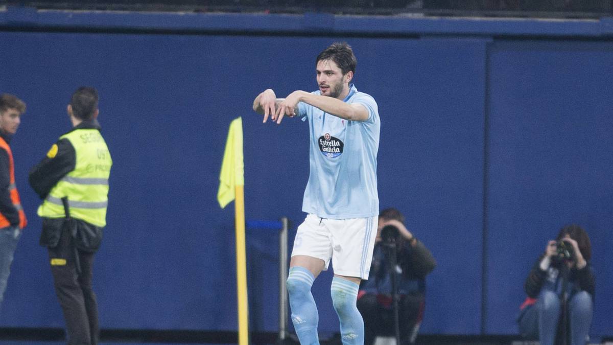 Okay Yokuslu celebra el gol que le marcó al Villarreal en la victoria del Celta en el Estadio de la Cerámica.